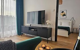 Urban Apartments Opolska 10 No 67A - Balcony - Air Condition - Rooftop Garden - Free Garage
